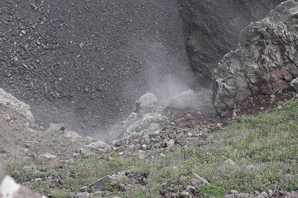 Fumarole nel cono del Vesuvio FP (2)